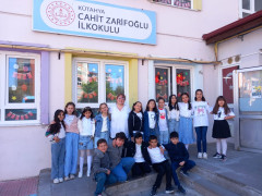 Cahit Zarifoğlu Okul Önü Sınıf Resimi