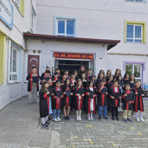 Cahit Zarifoğlu Okulu Mezun Resmi